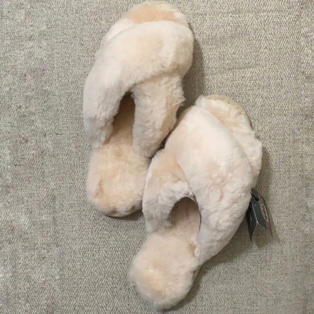 Cloud 9 RJ’s Fuzzies Emma Crisscross fur slippers